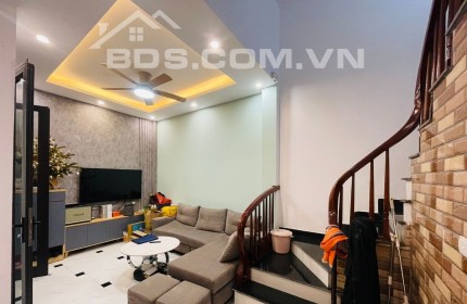 Chính Chủ Bán Nhà Nguyễn Khang, Cầu Giấy, Ngõ Nông, Gần Phố.33m2x5T, 5.1 tỷ. ( Cam Kết TT Chuẩn).